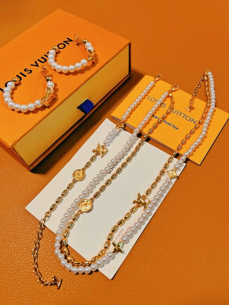Louis Vuitton Necklaces Unique 268411