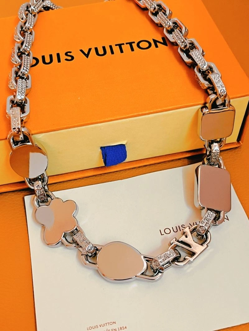 WeatherProof Louis Vuitton Necklaces 268408