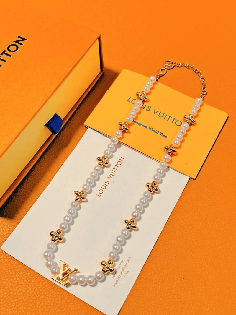 Louis Vuitton Necklaces Sleek 268410