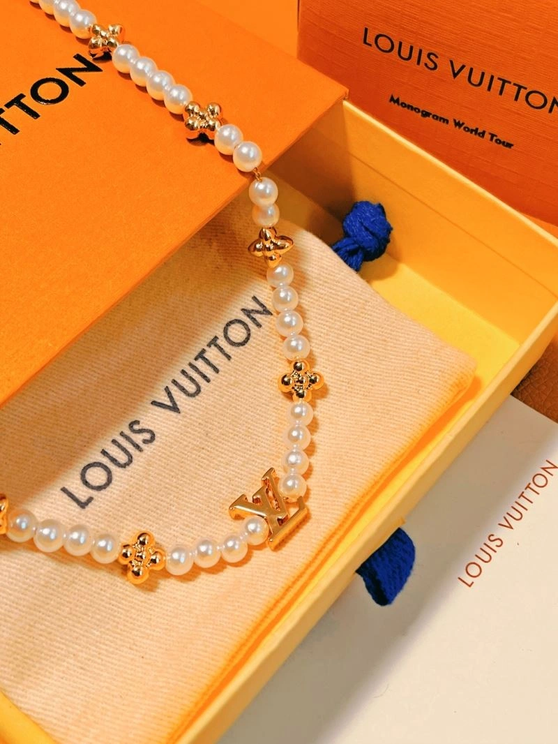 Louis Vuitton Necklaces Sleek 268410
