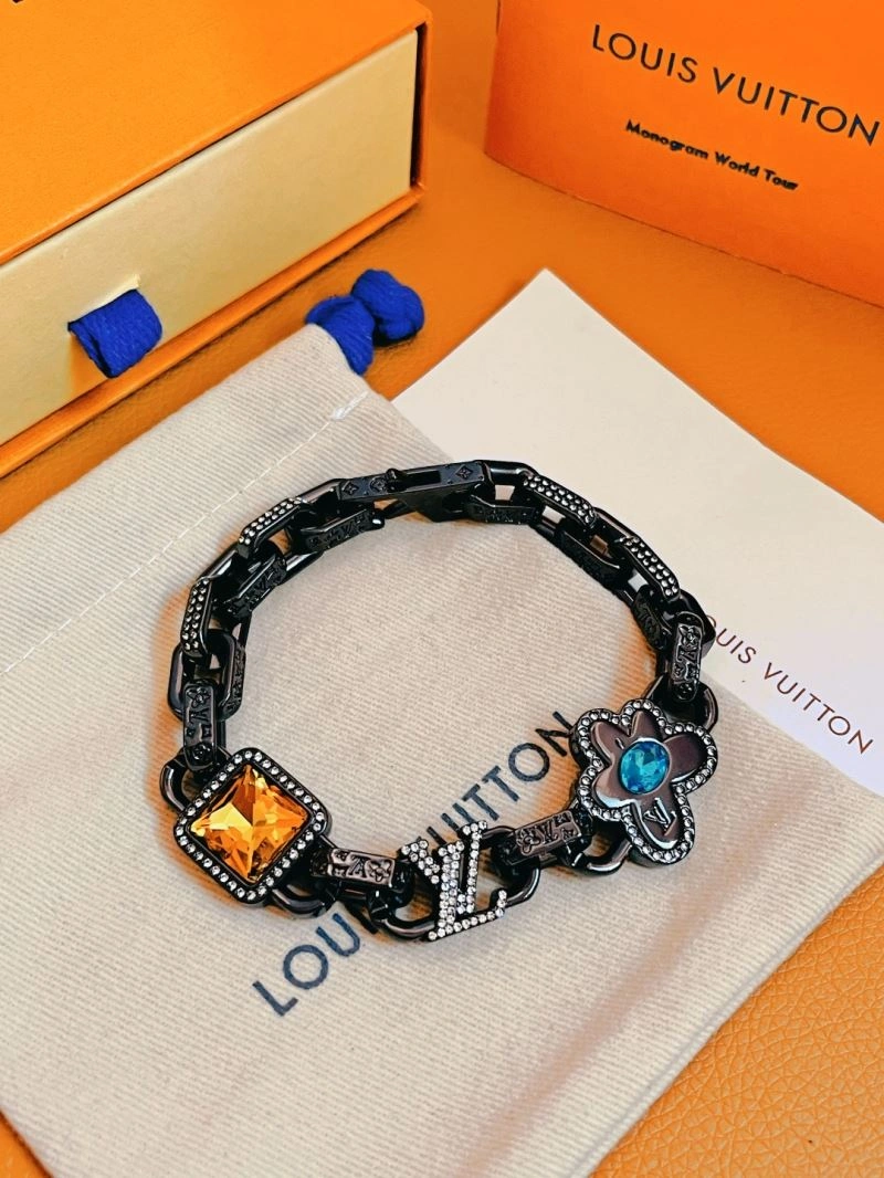 Louis Vuitton Necklaces OnTrend 268409