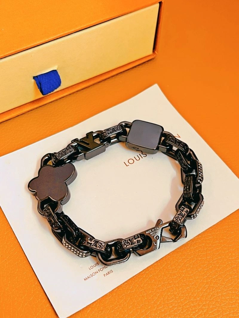 Louis Vuitton Necklaces OnTrend 268409