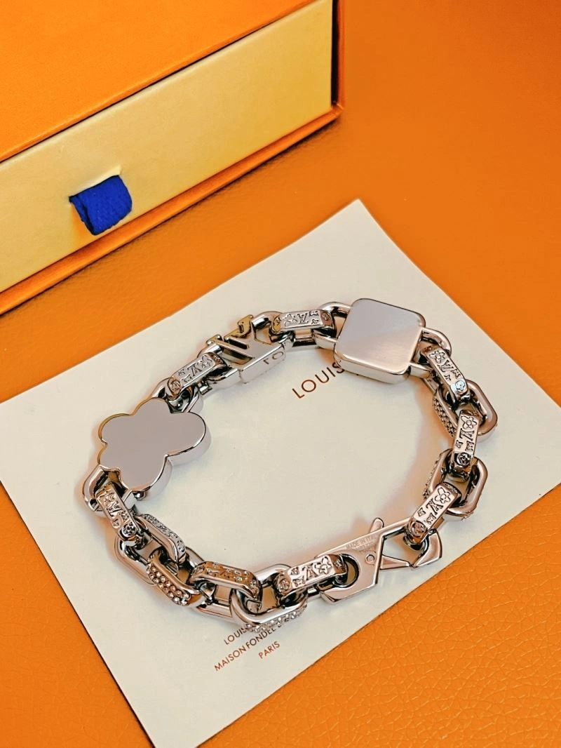 Louis Vuitton Necklaces Reliable 268394