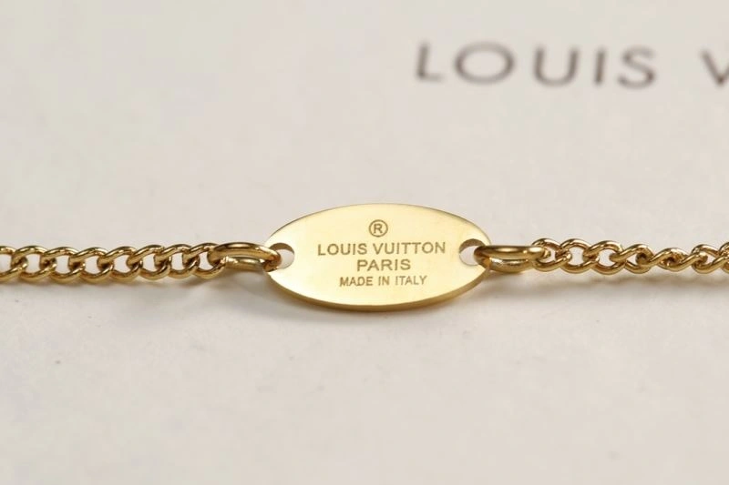 Sophisticated Louis Vuitton Necklaces 268406