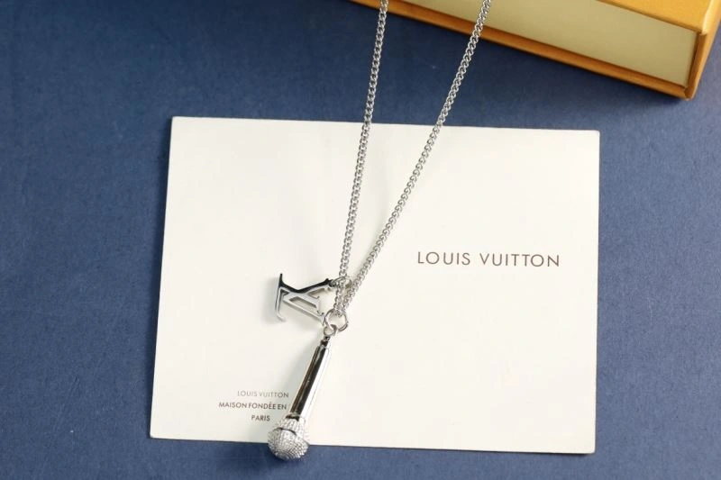 SmoothTexture Louis Vuitton Necklaces 268403