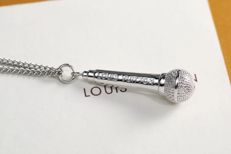 SmoothTexture Louis Vuitton Necklaces 268403