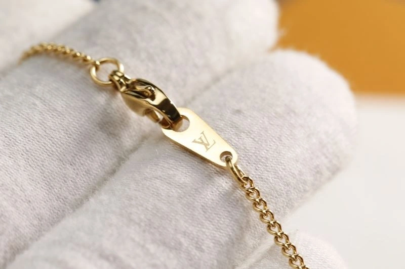 SmoothTexture Louis Vuitton Necklaces 268403