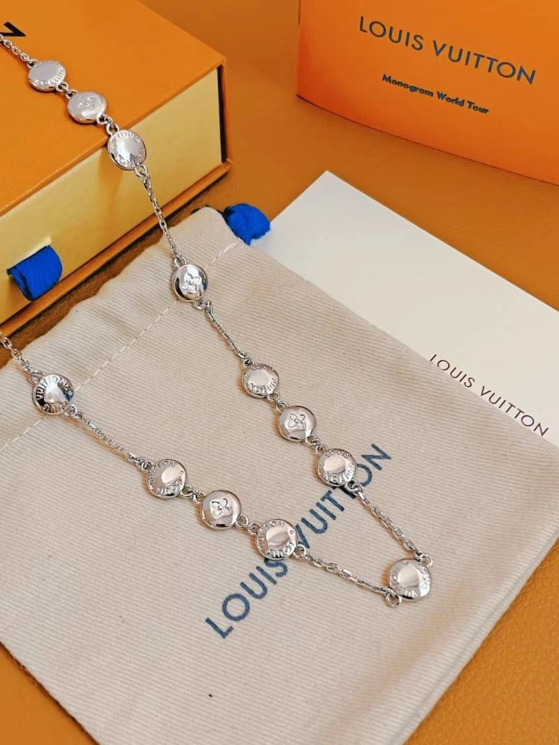 Casual Louis Vuitton Necklaces 268401