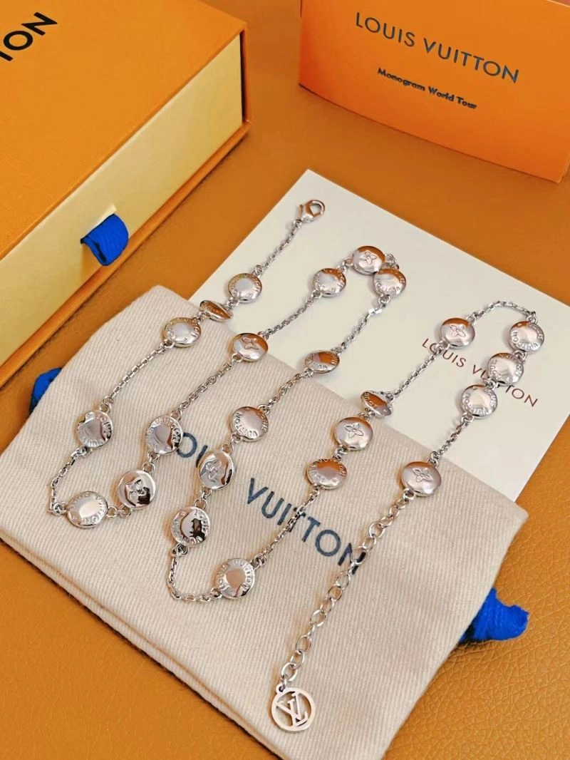 Casual Louis Vuitton Necklaces 268401