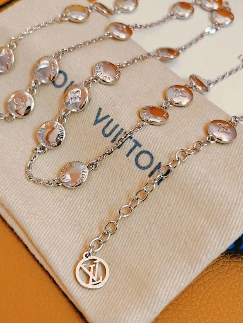 Casual Louis Vuitton Necklaces 268401
