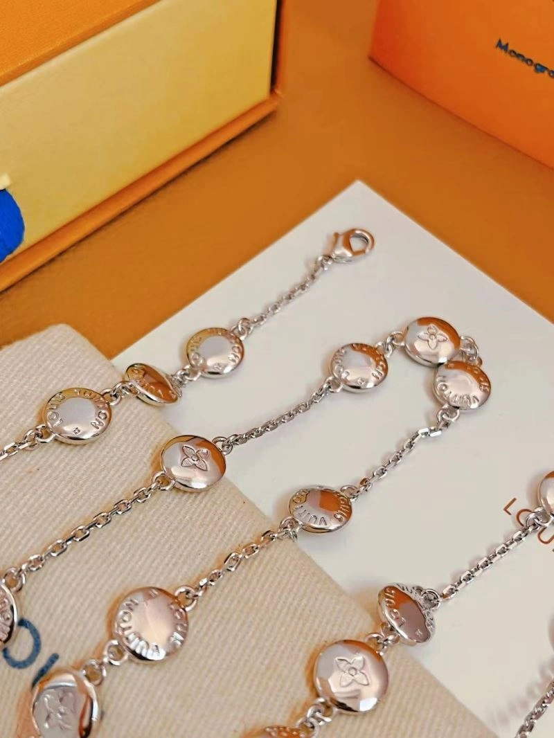 Casual Louis Vuitton Necklaces 268401