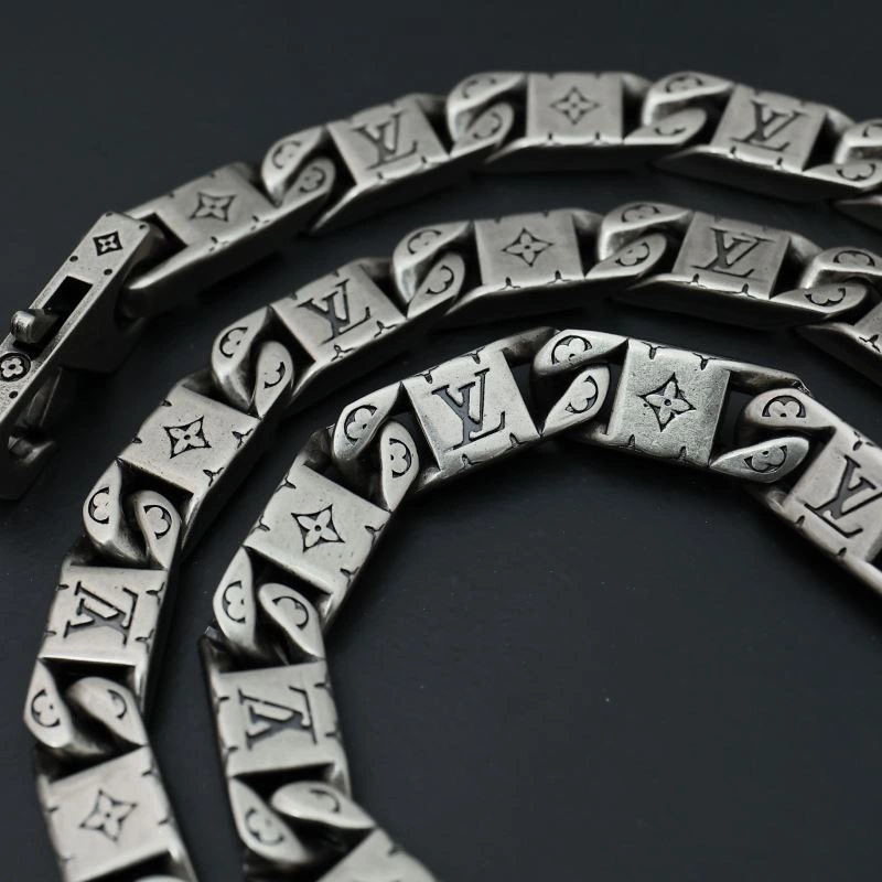 Seasonal Louis Vuitton Necklaces 268393