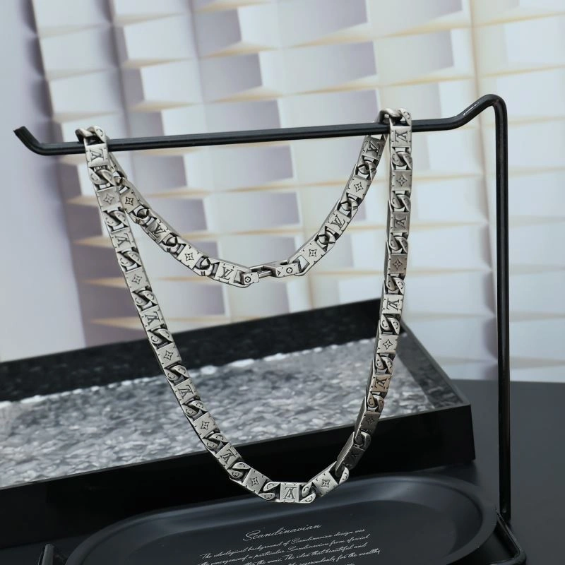 Seasonal Louis Vuitton Necklaces 268393