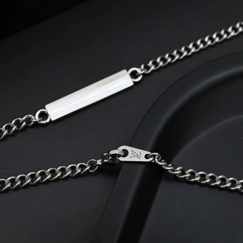 Louis Vuitton Necklaces Fashionable 268405