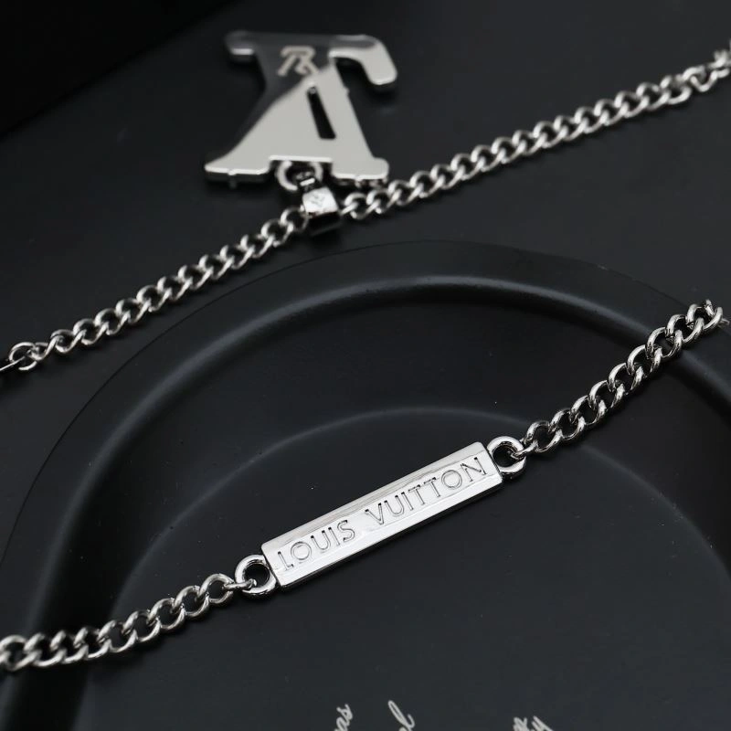Louis Vuitton Necklaces Fashionable 268405