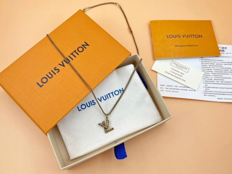 Louis Vuitton Necklaces Practical 268391
