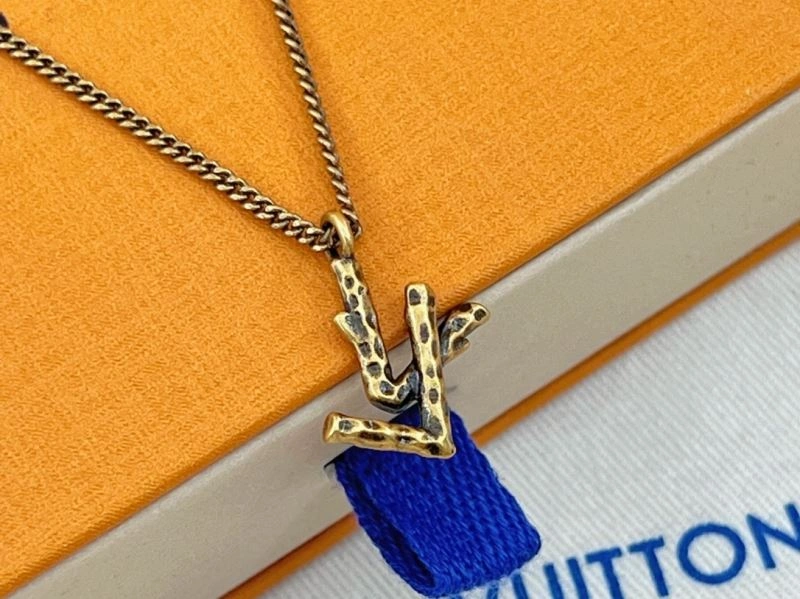 Louis Vuitton Necklaces Practical 268391