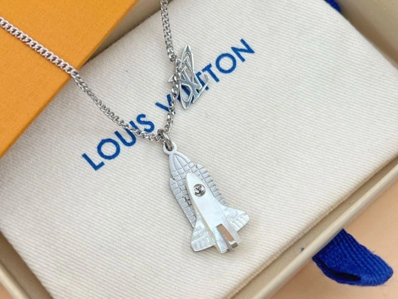 Louis Vuitton Necklaces Fashionable 268398