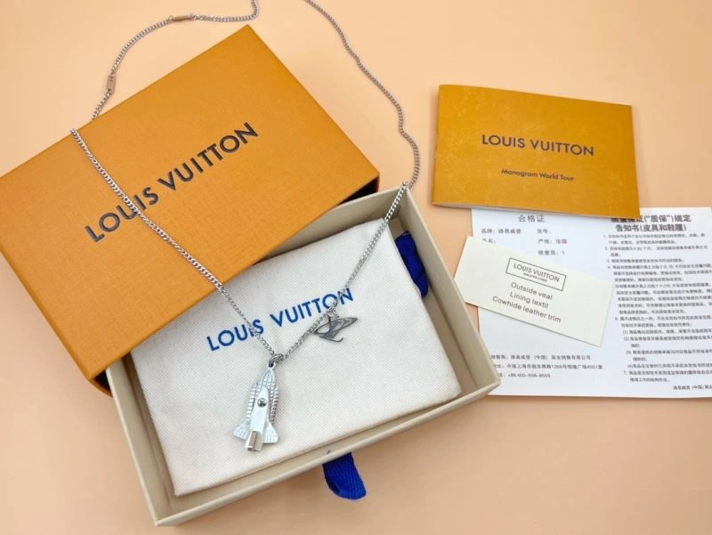 Louis Vuitton Necklaces Fashionable 268398