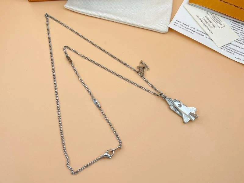 Louis Vuitton Necklaces Fashionable 268398