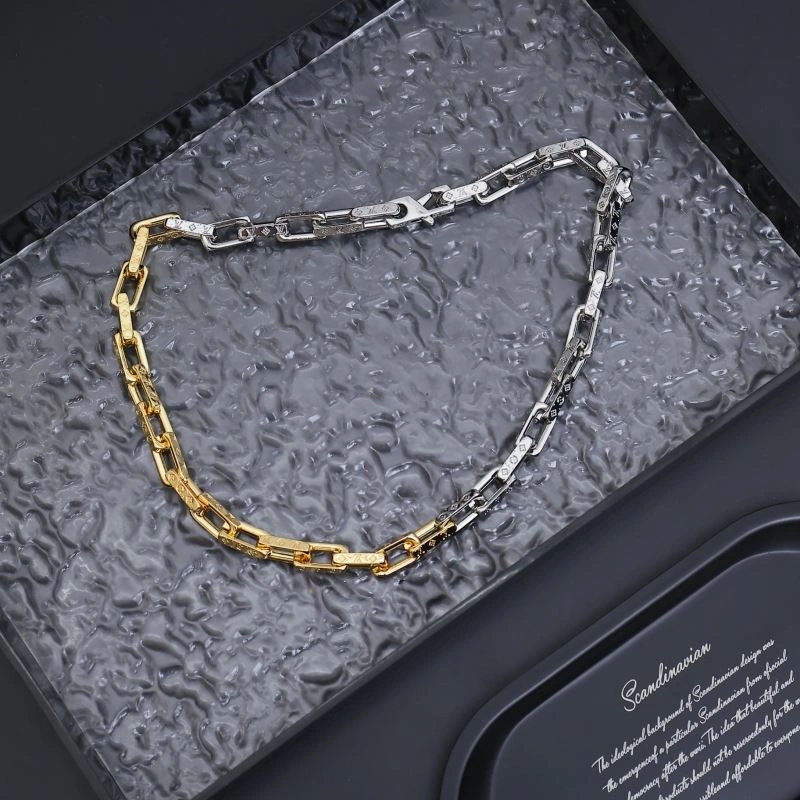 Louis Vuitton Necklaces Attractive 268399