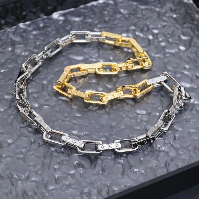 Louis Vuitton Necklaces Attractive 268399