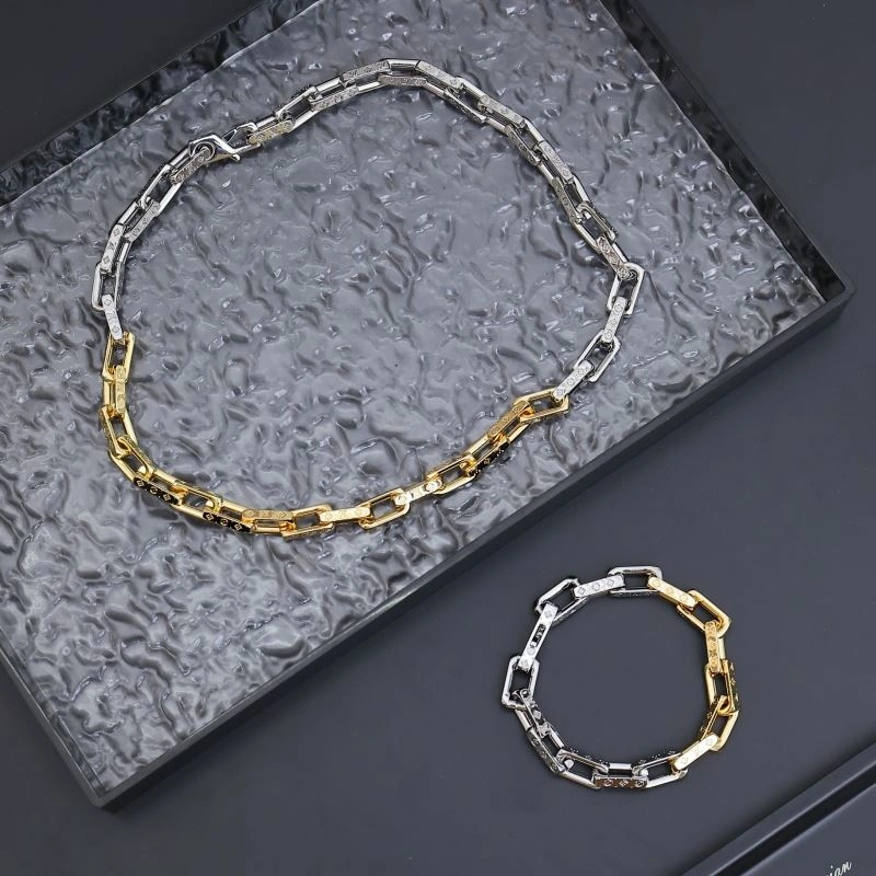 Louis Vuitton Necklaces Attractive 268399