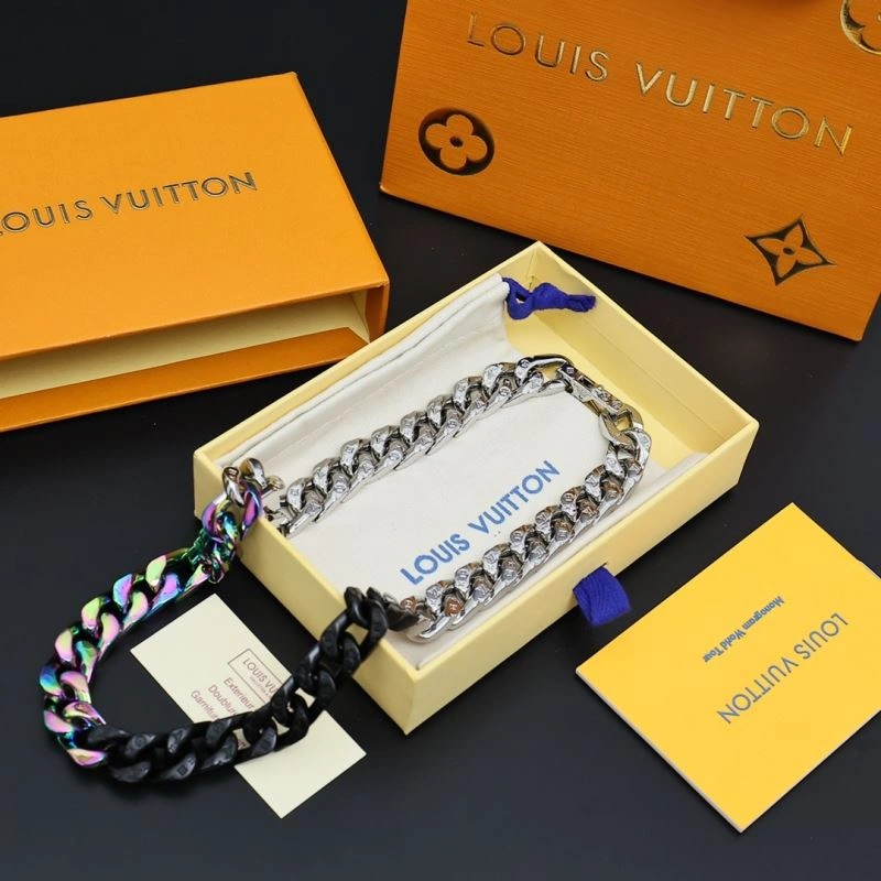 Attractive Louis Vuitton Necklaces 268383