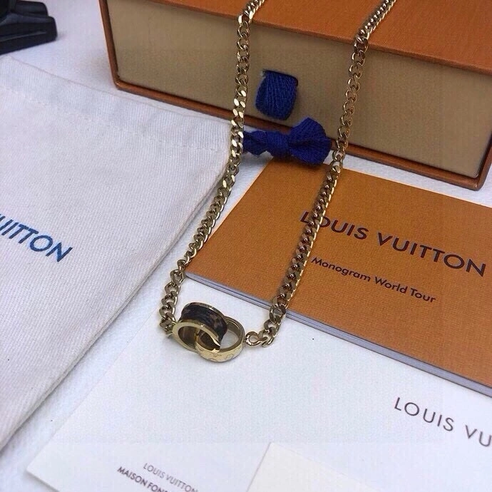 Breathable Louis Vuitton Necklaces 268380