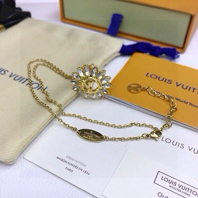 Premium Louis Vuitton Necklaces 268381