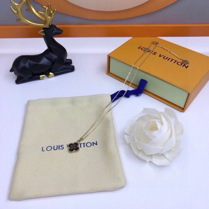 Functional Louis Vuitton Necklaces 268375