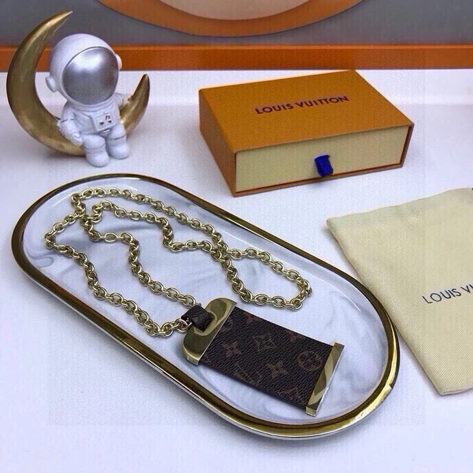 Tailored Louis Vuitton Necklaces 268374