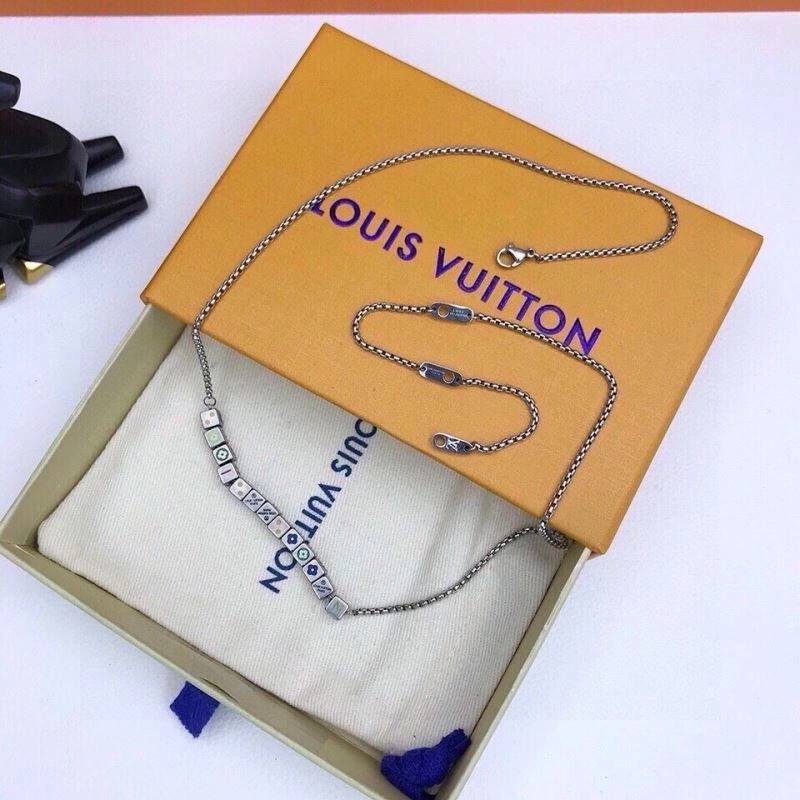Stylish Louis Vuitton Necklaces 268376