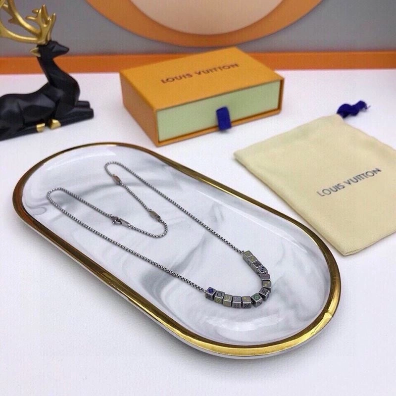 Stylish Louis Vuitton Necklaces 268376