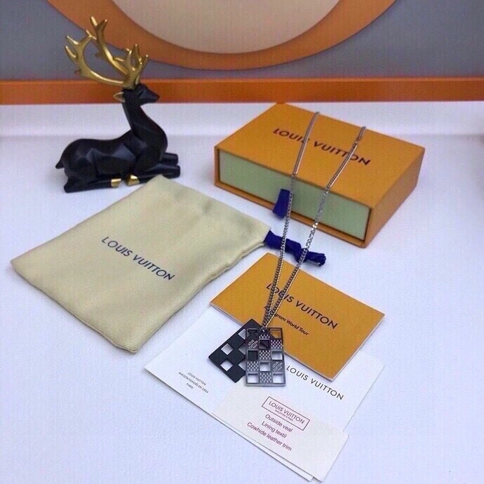 Upgraded Louis Vuitton Necklaces 268370