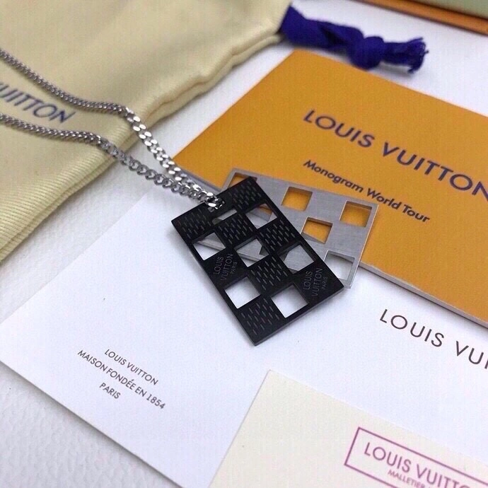 Upgraded Louis Vuitton Necklaces 268370