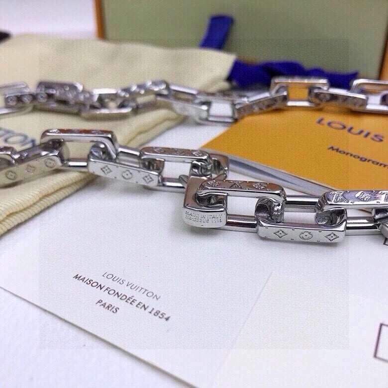 Louis Vuitton Necklaces Lightweight 268369