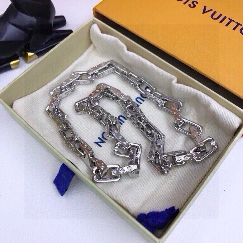 Louis Vuitton Necklaces Lightweight 268369