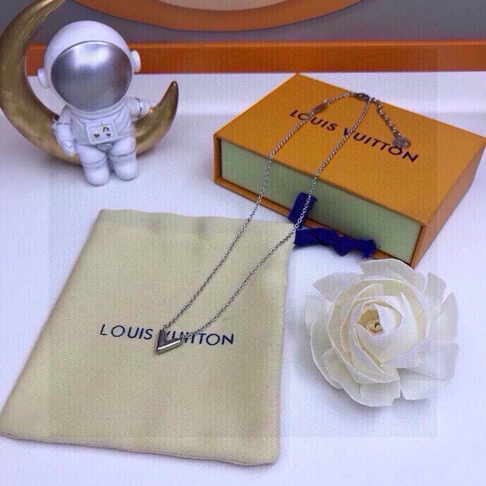 Louis Vuitton Necklaces Sophisticated 268367