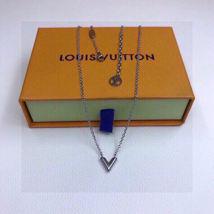 Louis Vuitton Necklaces Sophisticated 268367