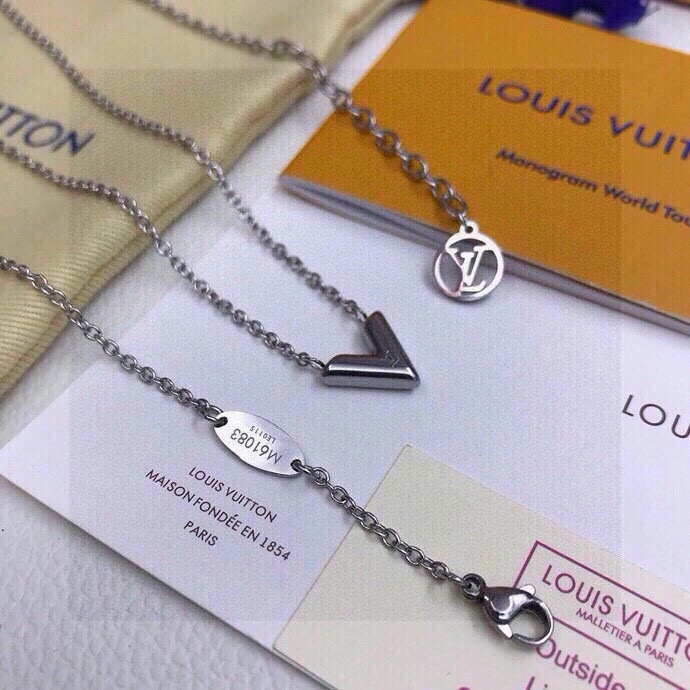 Louis Vuitton Necklaces Sophisticated 268367