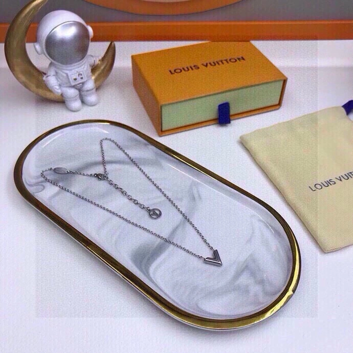 Louis Vuitton Necklaces Sophisticated 268367