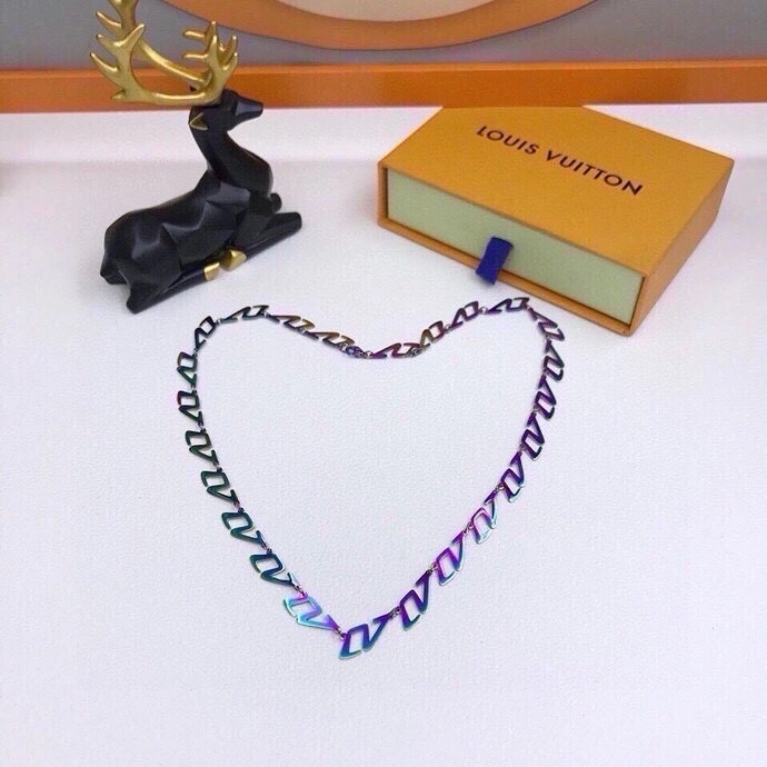Minimalist Louis Vuitton Necklaces 268352