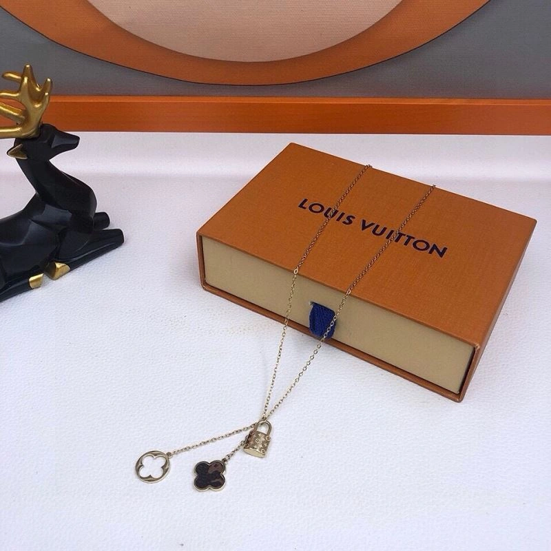 Versatile Louis Vuitton Necklaces 268344