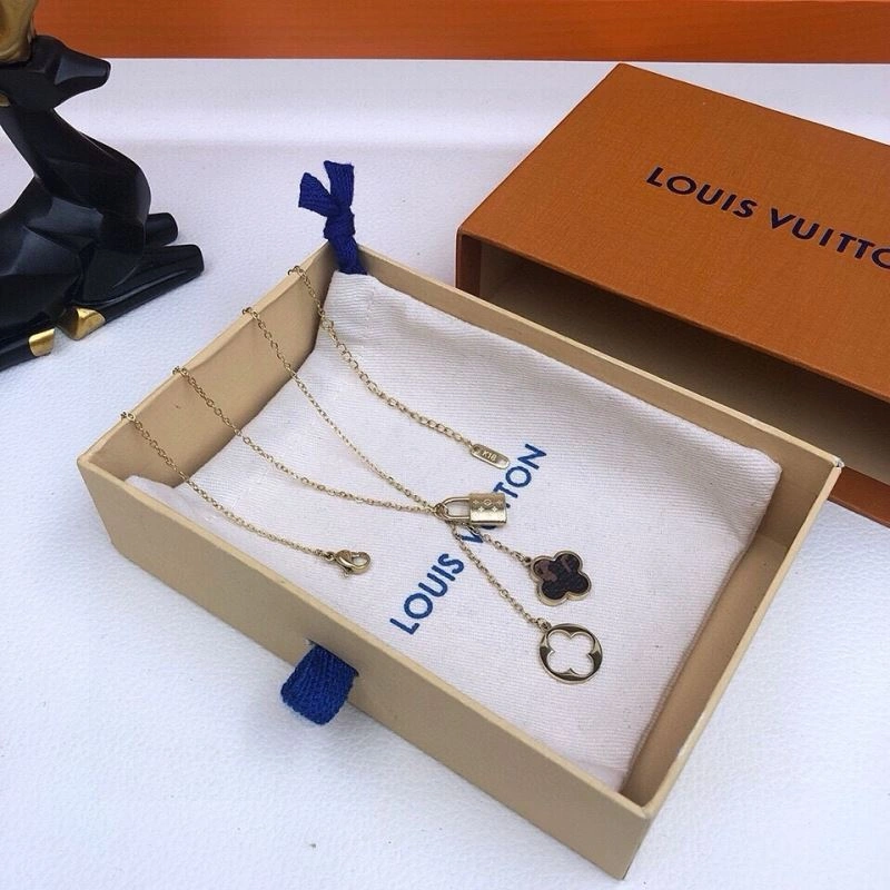 Versatile Louis Vuitton Necklaces 268344