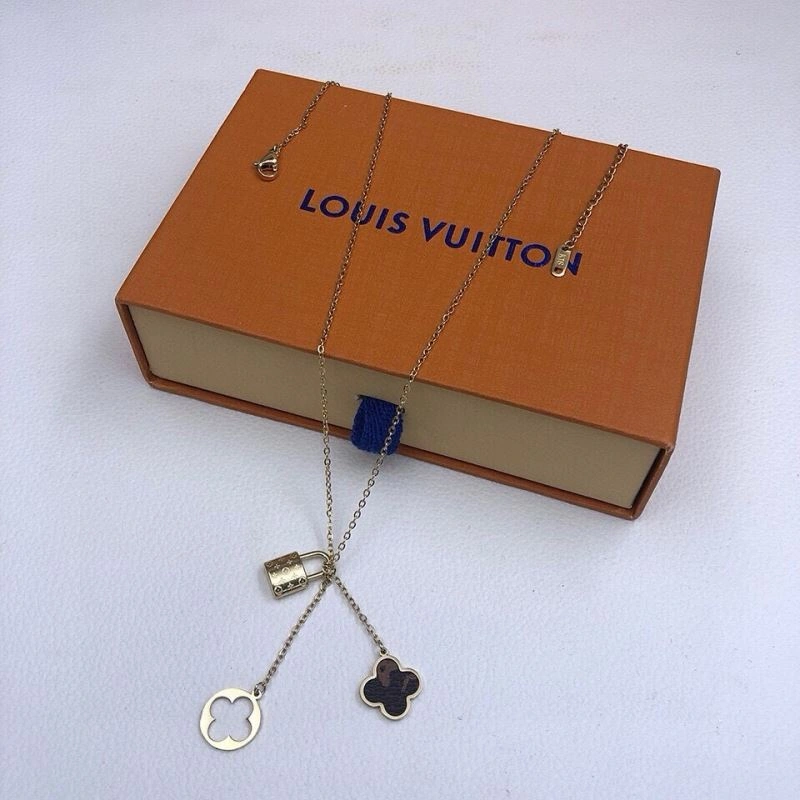 Versatile Louis Vuitton Necklaces 268344