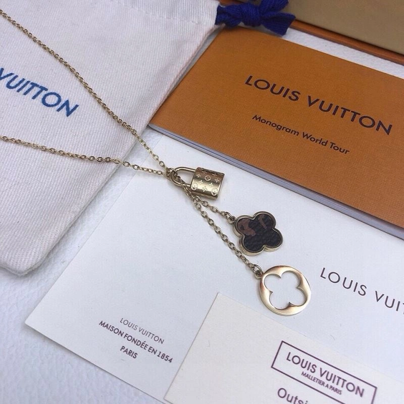Versatile Louis Vuitton Necklaces 268344