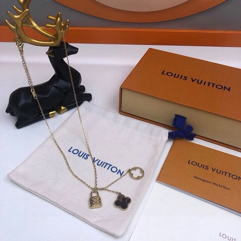 Versatile Louis Vuitton Necklaces 268344
