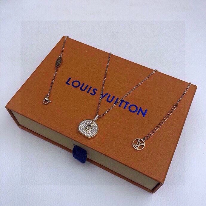 Versatile Louis Vuitton Necklaces 268333