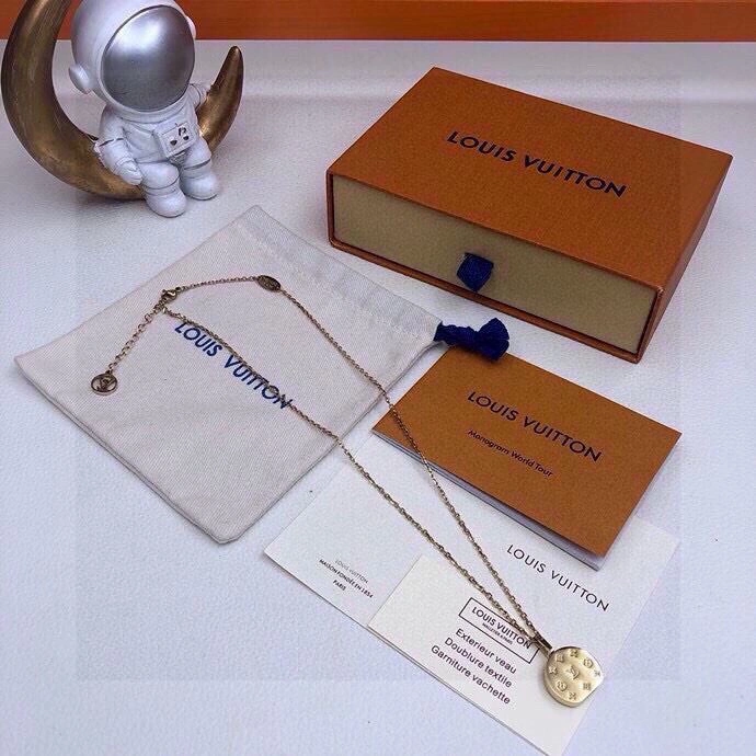 Versatile Louis Vuitton Necklaces 268333